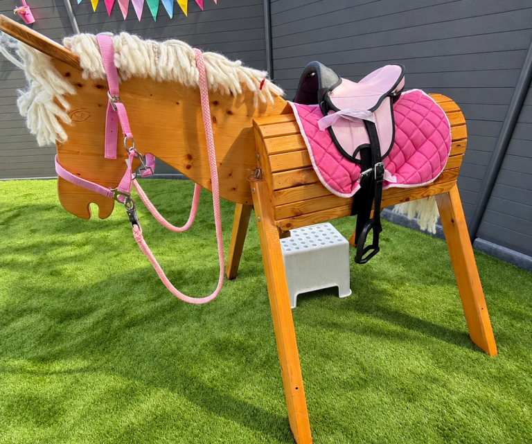 Garten-Oase bei den Taunuskids Kleiner geschützter Garten mit Rasenfläche und Spielmöglichkeit